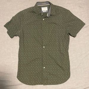 Green with Arrow Pattern Short Sleeve Shirt